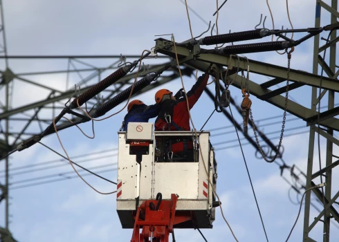 Gandrīz visa Ukraina palikusi bez elektrības.