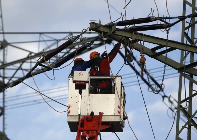 Situācija tiek raksturota kā kritiska - gandrīz visa Ukraina palikusi bez elektrības