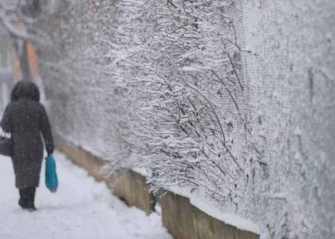 Latvijā naktī valdīs stindzinošs aukstums.
