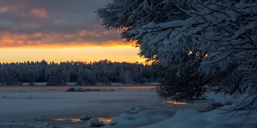 Brīdina par stipru salu.