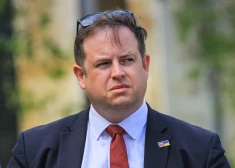 "Наши разногласия - не с российским народом, а с Путиным". Министр Великобритании по делам Европы - о войне, гибридных угрозах и будущем отношений с Россией