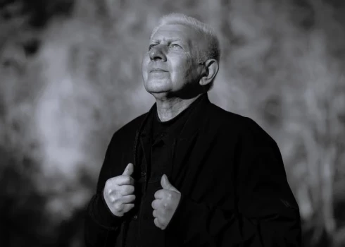 Mūžībā devies mākslinieks Jānis Galzons.