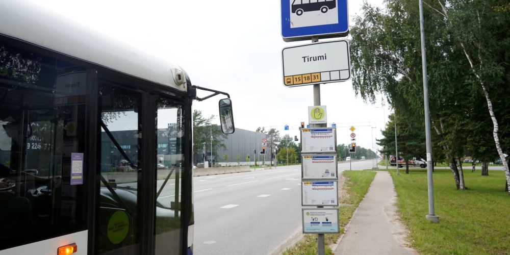 Рижский транспорт иногда может опаздывать, но уходить раньше времени не должен.