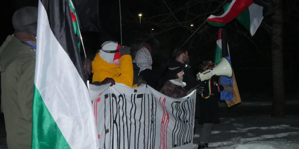 Protestē pret Latvijas dalību "Eirovīzijā" kopā ar Izraēlu.