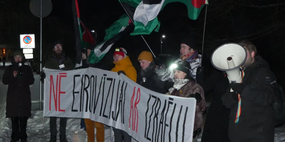 Protestē pret Latvijas dalību "Eirovīzijā" kopā ar Izraēlu.