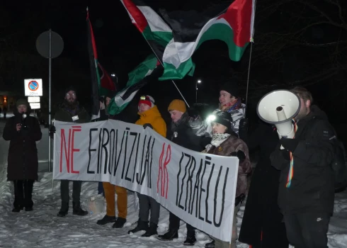 Protestē pret Latvijas dalību "Eirovīzijā" kopā ar Izraēlu.