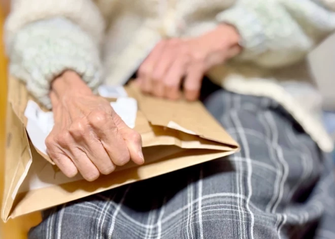 Как такое возможно? Пенсионерка-инвалид утверждает, что рижские власти удерживают 100% ее доходов