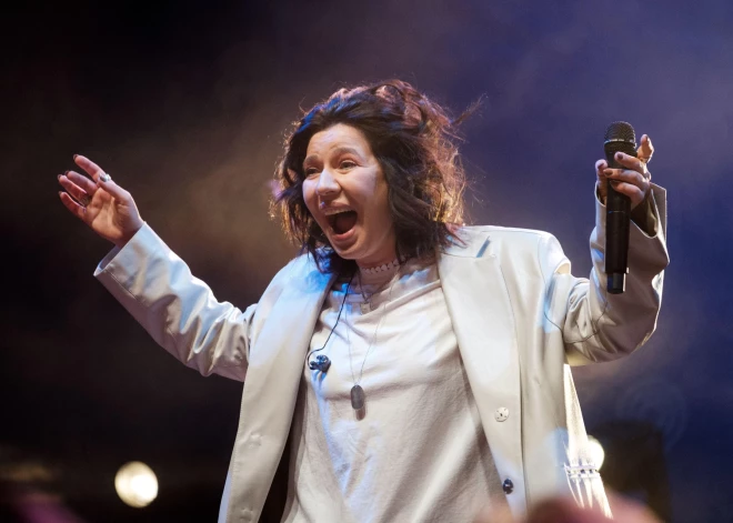 Певица Елка отказалась от украинского паспорта и стала гражданкой России