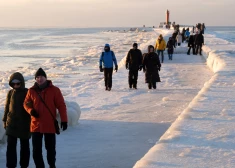 Lielāko Rīgas līča daļu pārklājis ledus