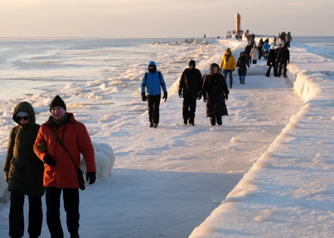 Lielāko Rīgas līča daļu pārklājis ledus