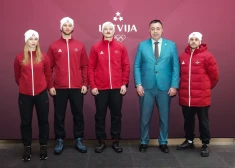 FOTO: Latvijas sportisti cerību pilni devušies uz ziemas olimpiskajām spēlēm