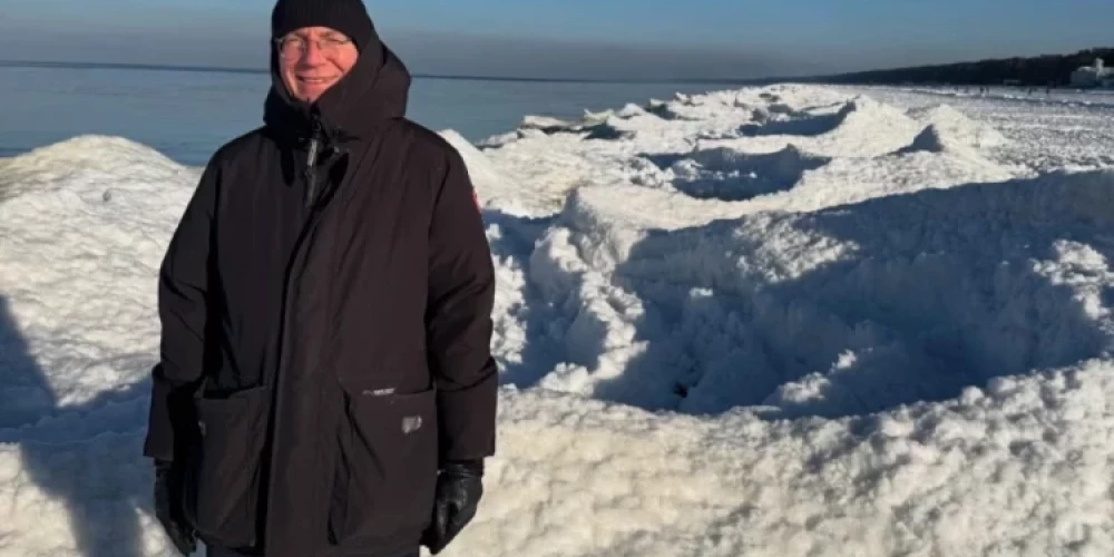 Президент Эдгар Ринкевич наслаждается зимой.