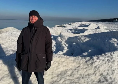 Президент Эдгар Ринкевич наслаждается зимой.