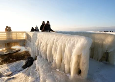 Ночью в Латвии ожидаются очень сильные морозы. Дети в понедельник в отдельных местах могут не идти в школу