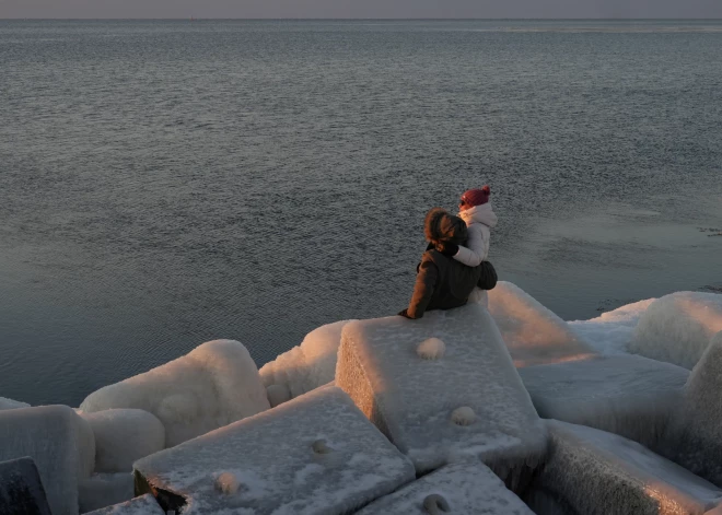 В Латвии снова объявлено оранжевое предупреждение из-за сильного мороза