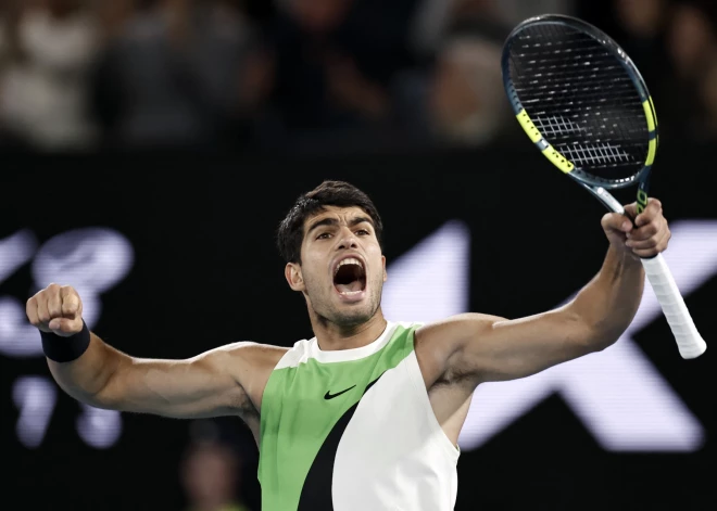 Alkarass triumfē "Australian Open" un kļūst par jaunāko tenisistu, kurš uzvarējis visos četros "Grand Slam" turnīros
