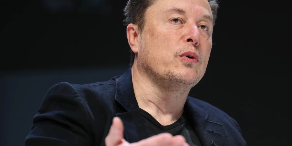 Tehnoloģiju magnāts Īlons Masks paziņojis, ka viņa uzņēmuma "SpaceX" apturējis Krievijas iespējas izmantot "Starlink" interneta sistēmu.