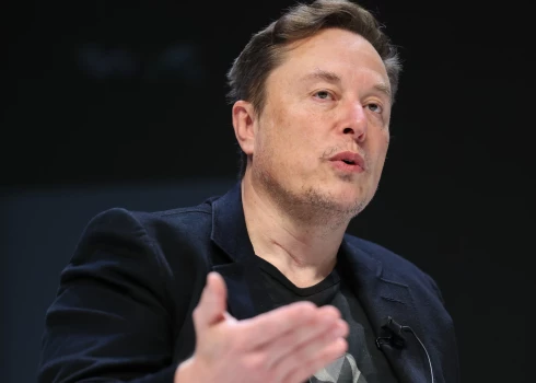 Tehnoloģiju magnāts Īlons Masks paziņojis, ka viņa uzņēmuma "SpaceX" apturējis Krievijas iespējas izmantot "Starlink" interneta sistēmu.