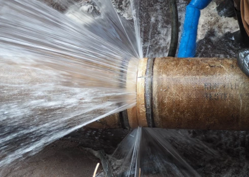 Sakarā ar avārijas novēršanas un remontdarbiem ūdens padeve ir pārtraukta īpašumiem Kuldīgas ielā 4, 6, 8, 8A un 10, Baznīcas ielā 10 un 12, Sofijas ielā 6 un 8, Katrīnas ielā 3, 4, 5 un 7, kā arī Tirgus laukumā 2.