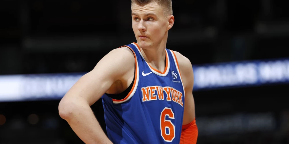 Kristaps Porziņģis spēlēja Ņujorkas "Knicks" no 2015. līdz 2019. gadam. Tieši 2019. gadā kāda sieviete viņu apsūdzēja vairāk nekā gadu senā izvarošanā, par ko ieinteresējās bēdīgi slavenais Džefrijs Epstīns. Pats viņš cietumā pakārās pēc pusgada, gaidot tiesu.