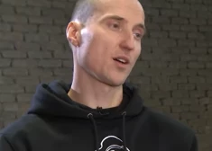 Nevajadzīgais pilsonis? Latvijā uzaugušajam ukraiņu izcelsmes zemessargam Oboznijam plāno atņemt Latvijas pilsonību