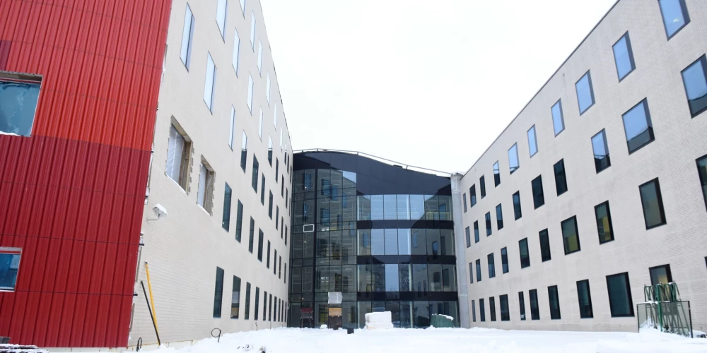 Pilnībā pabeigtu Paula Stradiņa Klīniskās universitātes slimnīcas (PSKUS) A2 korpusu plānots nodot ekspluatācijā 2029. gada pirmajā pusē.