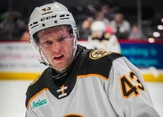 VIDEO: Dans Ločmelis rezultatīvs jau trešajā AHL spēlē pēc kārtas