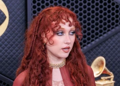 Šis bija par traku? Šapela Roana uz “Grammy” paklāja parāda vairāk, nekā gaidīts (18+)