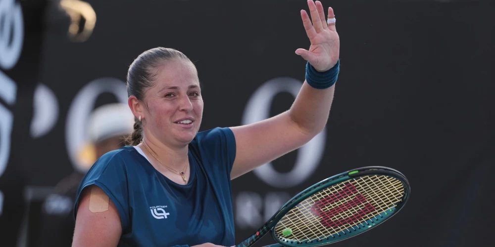 Aļona Ostapenko "Australian Open" vienspēlēs pārvarēja pirmo kārtu, kas ļāvis saglabāt pozīciju.