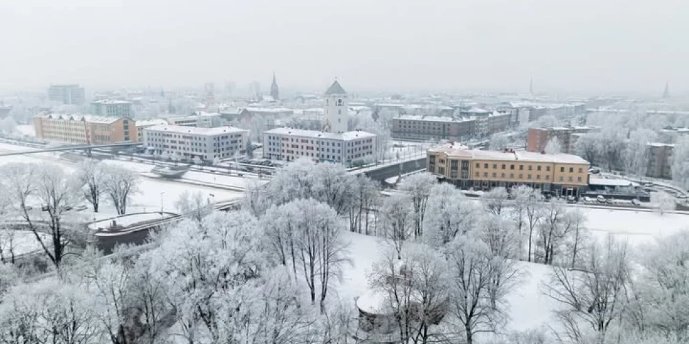 Jelgavas pilsētā stiprā sala dēļ traucēta ūdensapgāde.