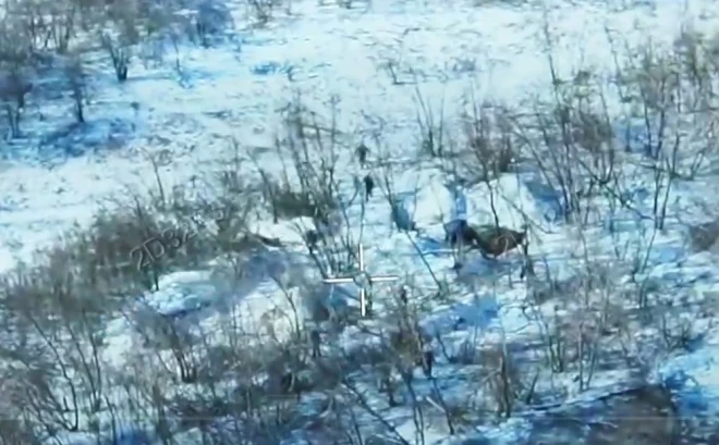 Ukrainas bruņoto spēku triecienvienības karavīri, pateicoties dronu operatoriem, izvairījās no sagūstīšanas.