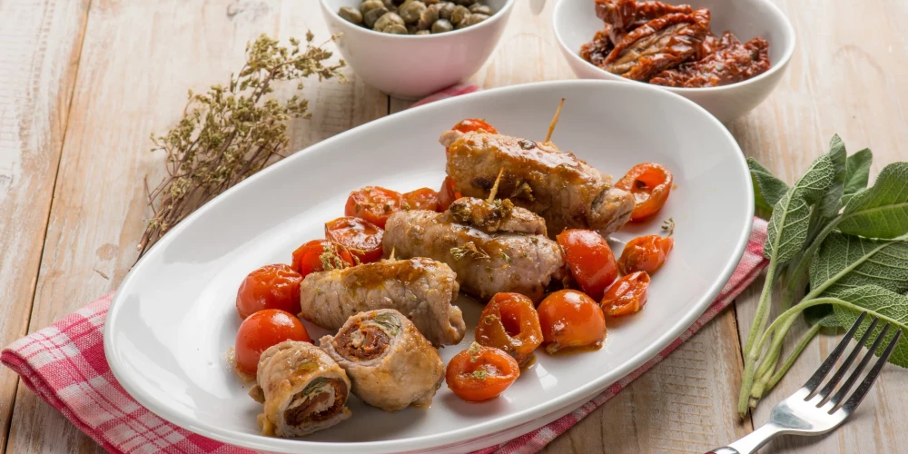 Cūkgaļas rullīši ar žāvētu gaļu