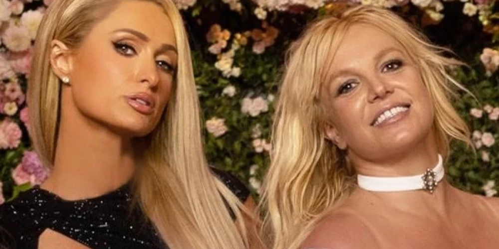 Parisa Hiltone un Britnija Spīrsa.