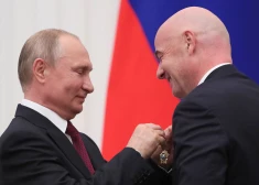 FIFA prezidents Infantino gatavs atplestām rokām uzņemt agresorvalsti Krieviju