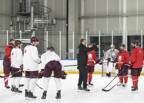 Latvijas hokejisti gatavojas olimpiskajām spēlēm (foto: Guntis Lazdāns / LHF)