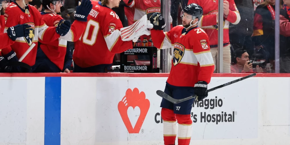 Uvis Balinskis svin vārtu guvumu.