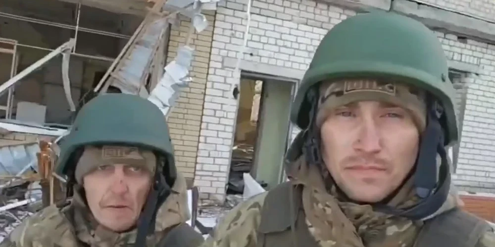 Šiem krievu iebrucējiem tika pavēlēts nofilmēt nelielu video ar Krievijas karogu ciemata centrā, bet viņi tika sagūstīti.