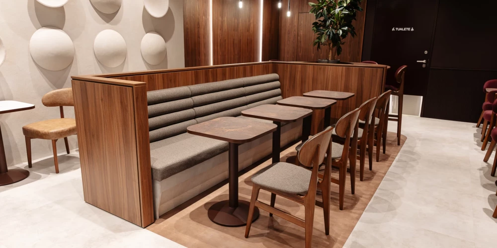 Команда дизайнеров Costa Coffee на протяжении нескольких лет работала над обновлением визуальной идентичности бренда.