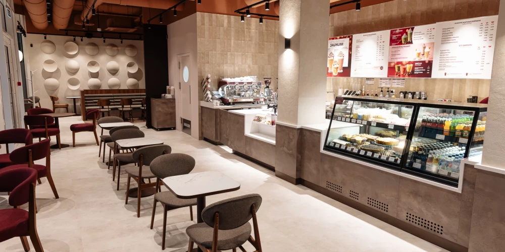 Costa Coffee — это международная сеть кофеен, одна из крупнейших в мире. Основана в 1971 году в Лондоне братьями Бруно и Сержио Коста. Специализируется на кофе эспрессо-класса, кофейных напитках, десертах и легких закусках.