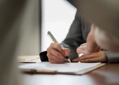 Arodbiedrība aicina saglabāt 100% virsstundu piemaksu un nepieļaut “ietaupīšanu uz darbinieku rēķina”