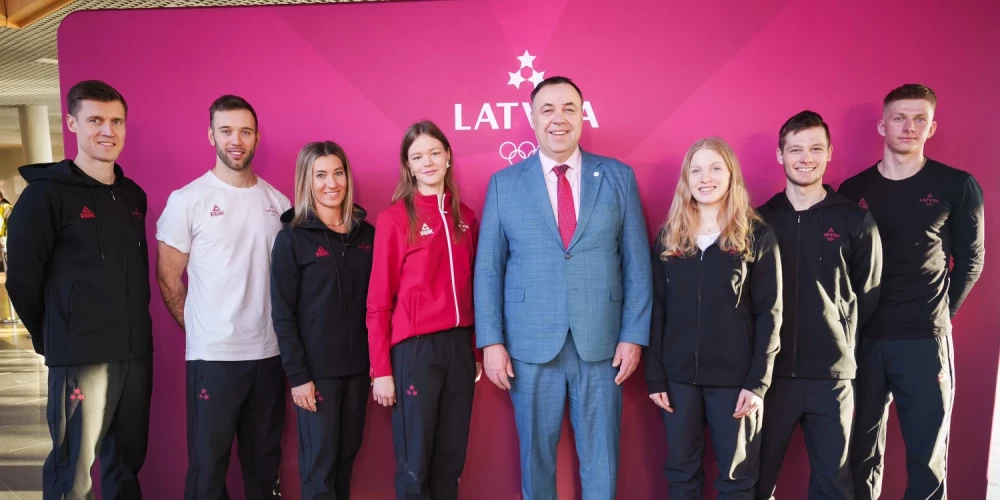 Pirms olimpiskā starta pavadīti Latvijas distanču slēpotāji.