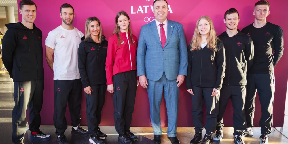 Pirms olimpiskā starta pavadīti Latvijas distanču slēpotāji.