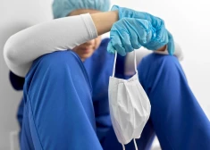 Больницы Латвии увольняют граждан России и Беларуси без выходных пособий