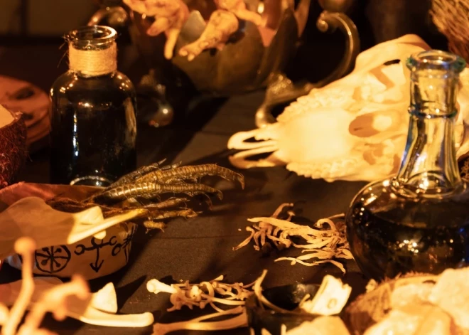  Sieviete, cenšoties noņemt lāstu, zaudē vairāk nekā  27 000 eiro – policija sāk kriminālprocesu