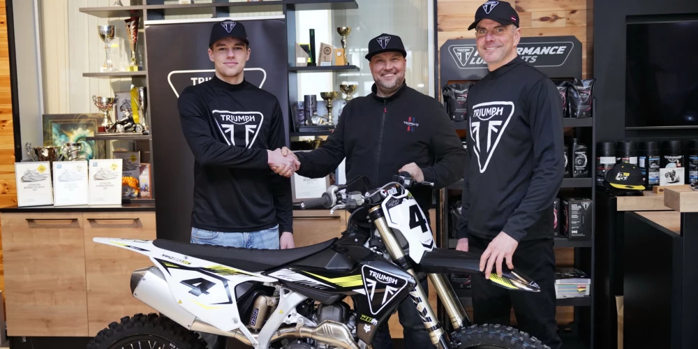 2. februārī jaunie Triumph TF450 – RC modeļi tika nodoti sporta komandai “FFF”.
