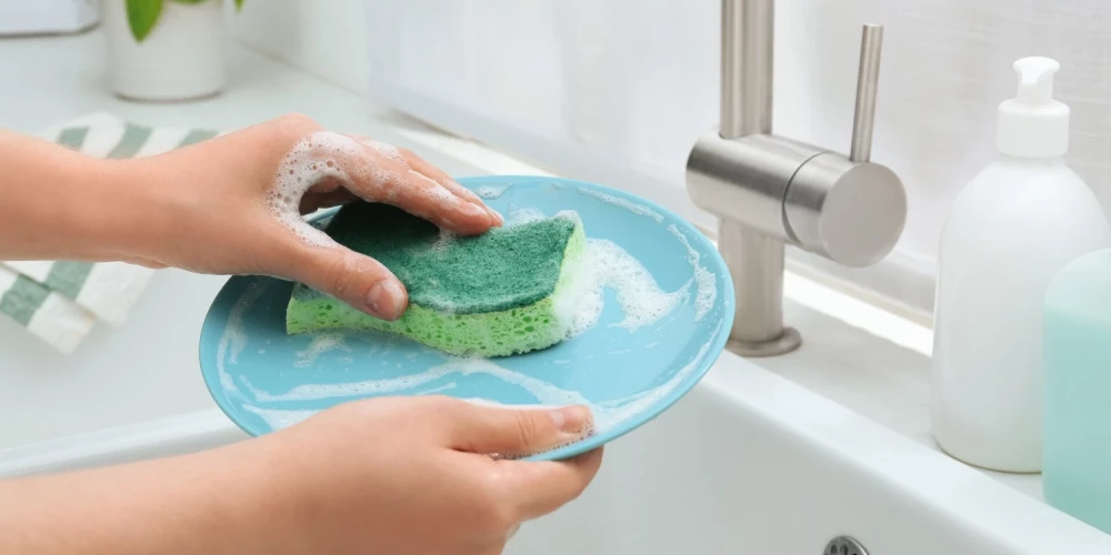 Vai trauku mazgājamo švamju krāsai ir nozīme?