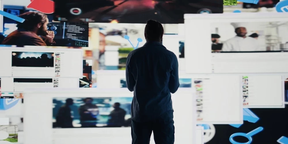 Likumprojekts paredz papildināt Krimināllikumu ar jaunu pantu un noteikt kriminālatbildību par attēla, videoieraksta vai cita līdzīga materiāla, kurā atspoguļots citas personas seksuālas darbības vai ķermeņa intīmās daļas publiskošanu vai nodošanu citai personai. 