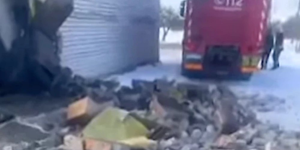 Negadījumā cietuši divi cilvēki.