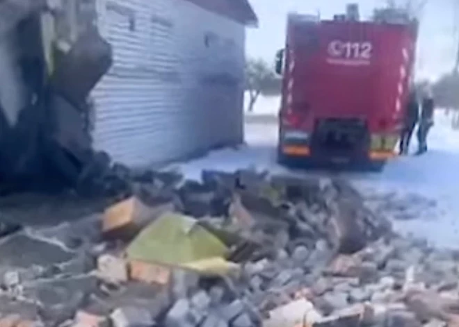 Talsu novadā daļēji sabrukusi vienstāva ēka; ir cietušie. VIDEO