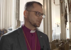 Arhibīskaps: jauni cilvēki izvēlas neveidot kuplas ģimenes, jo nejūtas droši